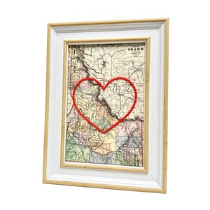 Carte du coeur de l'Idaho | Cadeau de carte personnalisée | Cadeau d'anniversaire pour lui | Cadeau de mariage encadré | Impression de carte vintage de l'Idaho avec coeur brodé à la main