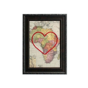 Carte coeur de l'Afrique, oeuvre d'art murale encadrée, cadeau d'anniversaire personnalisé, cadeau de fiançailles personnalisé pour elle, cadeau de Saint-Valentin pour lui
