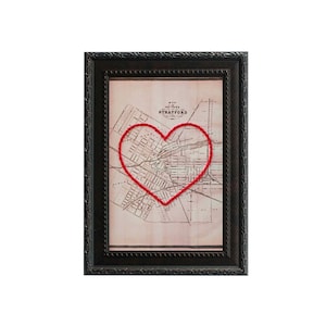 Carte du coeur de Stratford | Art de broderie de carte personnalisée | Cadeau d'anniversaire pour couple | Cadeau de fiançailles pour elle | Cadeau de mariage personnalisé