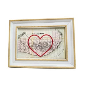 Carte du coeur d'Atlantic City | Cadeau de carte personnalisée | Cadeau d'anniversaire pour lui | Cadeau de mariage dans le New Jersey | Impression carte vintage Atlantic City brodé coeur