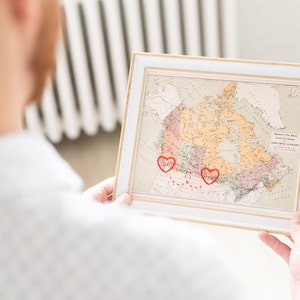 Carte des coeurs du Canada | Carte interurbaine personnalisée 8 x 10 | Fiançailles personnalisées | Cadeau d'anniversaire pour elle | Carte encadrée du Canada