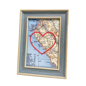 Carte du coeur de Big Sur | Cadeau de carte personnalisée | Cadeau d'anniversaire pour lui | Cadeau de mariage encadré | Impression de carte vintage de Big Sur avec coeur brodé à la main
