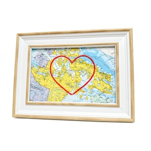 Carte du coeur du Nunavut | Cadeau de carte personnalisée | Cadeau d'anniversaire personnalisé | Cadeau Saint Valentin | Carte vintage du Nunavut, coeur brodé à la main