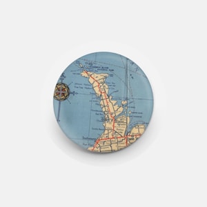 Brutalist Bros Button | Vintage Landkarte Geschenk | Kleines Geschenk für Sie | Bester Freund Geschenk | Landkarte Pin Geburtstagsgeschenk | Weihnachtsgeschenk
