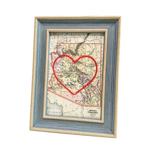 Carte coeur de l'Arizona | Cadeau de carte personnalisée | Cadeau d'anniversaire pour lui | Cadeau de mariage encadré | Impression de carte vintage de l'Arizona avec coeur brodé à la main