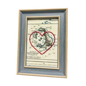 Santorini Herz Karte | Benutzerdefinierte Karte Geschenk | Personalisierte Jubiläum | Gerahmte griechische Karte Geschenk | Vintage Karte von Santorini handgesticktes Herz
