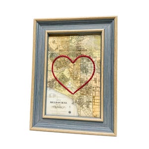 Carte du coeur de Melbourne | Cadeau de carte personnalisée | Cadeau d'anniversaire en Australie | Cadeau de mariage | Impression vintage de carte de Melbourne avec coeur brodé à la main