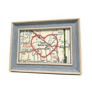 Carte cardiaque de Medicine Hat | Cadeau de carte personnalisée | Anniversaire personnalisé | Cadeau de Saint-Valentin | Carte vintage de l'Alberta, coeur brodé à la main