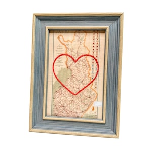 Carte du coeur de la Finlande | Cadeau de carte personnalisée | Cadeau carte d'Helsinki | Cadeau de Saint-Valentin | Carte vintage de la Finlande, coeur brodé à la main