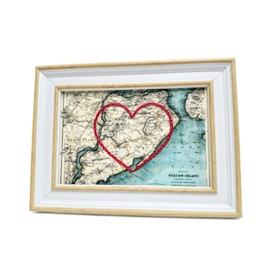 Carte du coeur de Staten Island | Cadeau de carte personnalisée | Cadeau d'anniversaire personnalisé pour lui | Cadeau de mariage | Coeur brodé à la main, imprimé carte vintage
