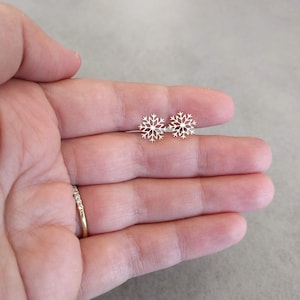 Snowflake Earrings, Snowflake Studs, Tiny Snowflake Studs, Silver Studs, Stud Earrings, Silver Earrings, Silver Post Earrings, Xmas Earrings