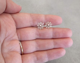 Snowflake Earrings, Snowflake Studs, Tiny Snowflake Studs, Silver Studs, Stud Earrings, Silver Earrings, Silver Post Earrings, Xmas Earrings