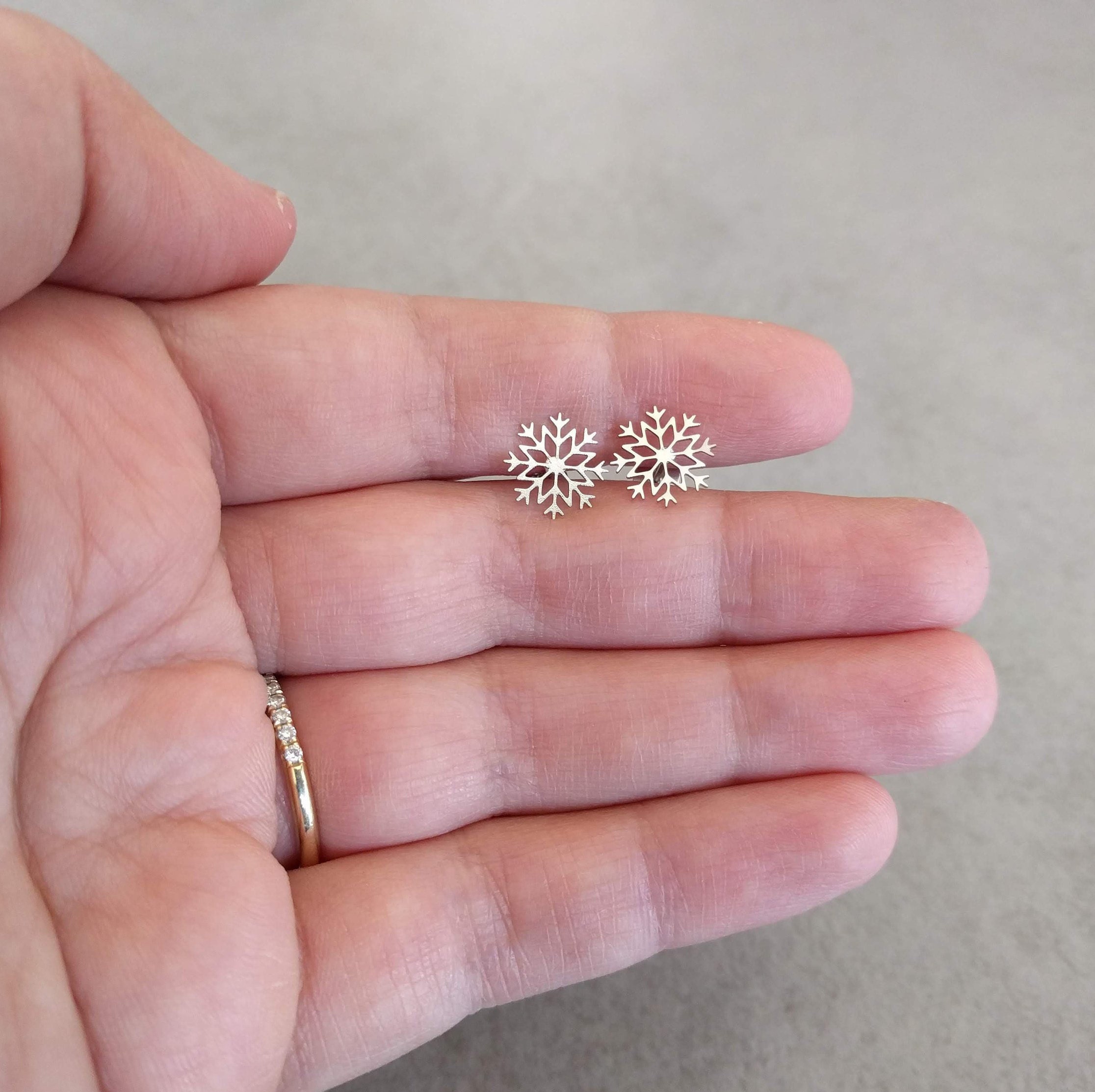 Snowflake Earrings, Snowflake Studs, Tiny Snowflake Studs, Silver Studs, Stud Earrings, Silver Earrings, Silver Post Earrings, Xmas Earrings