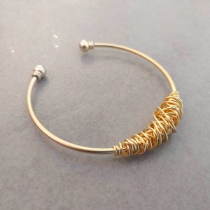 Pulsera de alambre de oro, brazalete de oro, pulsera de oro, pulsera trenzada, pulsera de hilo de oro, pulsera sencilla, regalo para ella, pulsera de regalo para dama de honor