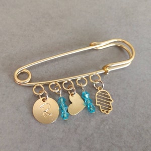 Alfiler de cochecito de bebé personalizado - Broche protector de mal de ojo para bebés - Hamsa, alfiler de bebé con letra del corazón