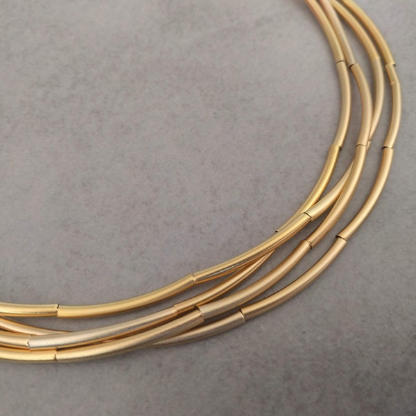 Collier en rangs d'or, collier en superposition d'or, collier tube en or, collier en or, collier tendance, sautoir, collier multirangs