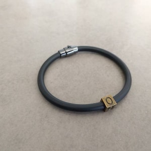 Pulseira masculina, pulseira masculina inicial, pulseira de silicone personalizada, pulseira de silicone preta, presente de namorado, pulseiras para homens, cordão preto
