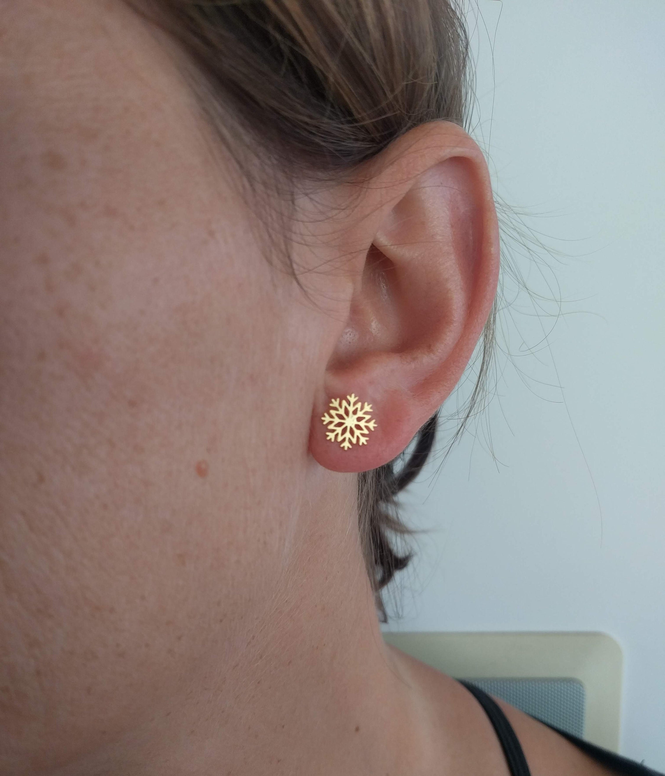 Snowflake Earrings, Snowflake Studs, Tiny Snowflake Studs, Silver Studs, Stud Earrings, Silver Earrings, Silver Post Earrings, Xmas Earrings
