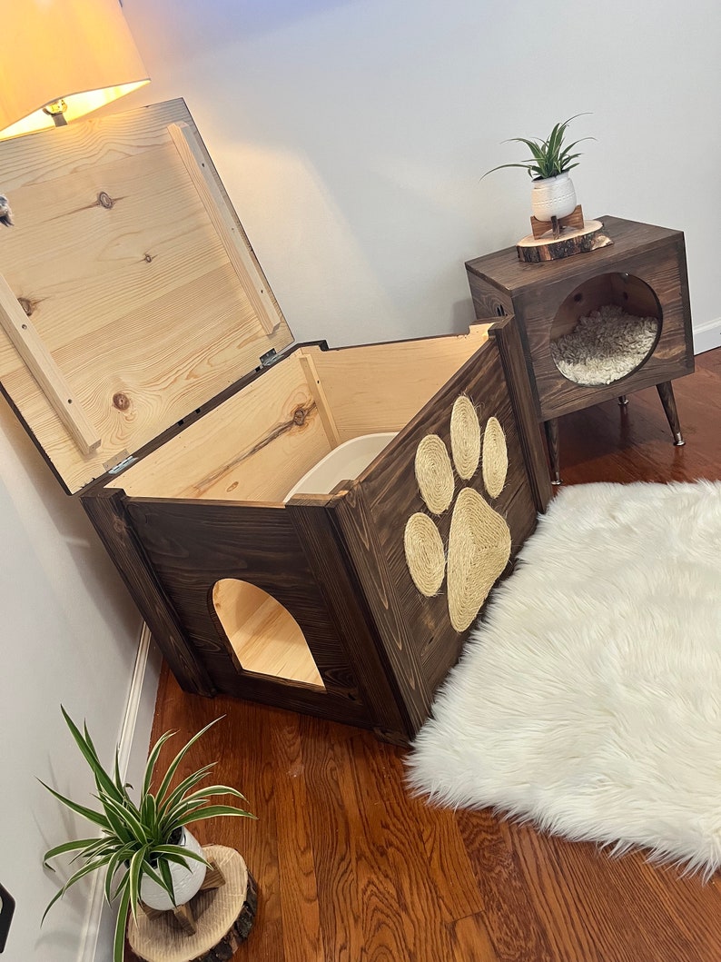 Cat Privacy Compartment w/ Paw Scratcher image 3