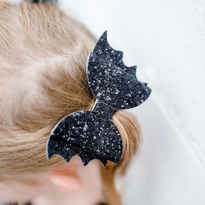 Bat Halloween Glitter Hair Bow, Faux Leather Bow,Bat Faux Leather Bow, Halloween Hair Bow, Spooky Hair Clip, Halloween Hair Accessories