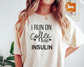 Rolig diabetes-T-shirt, diabeteströja, diabetesmedvetenhet, skjorta för diabetiker, rolig T-shirt för diabetiker, jag springer på insulin