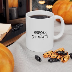 Jessica Fletcher Becher, Murder She Writer Becher, Geschenk für Murder She Writer Fan, Angela Lansbury Becher, Kaffeebecher, Murder She Writer