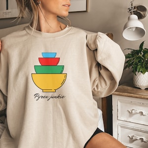Pyrex Collector sweatshirt, retro inspired t shirt. Vintage pyrex, Retro Pyrex, Pyrex fan, gift for her, retro t shirt, sweatshirt