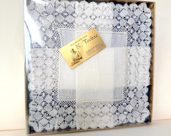 NIB Belgian Lace, Linen, 10 x 10 inches