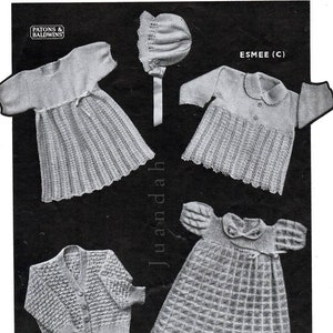 Puede incluir: Patrón de tejido de punto para ropa de bebé, que incluye un vestido, un cárdigan y un gorro. El patrón se llama "Esmee (C)", "Edith" y "Amy".