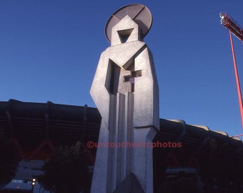 Photo du stade Candlestick Park avec la statue de saint François d'Assise à San Francisco-Art mural et décoration-Photographie vintage