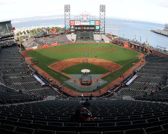 AT&T Park Upper Deck derrière le marbre avant le match des Giants de SF le 20 avril 2016