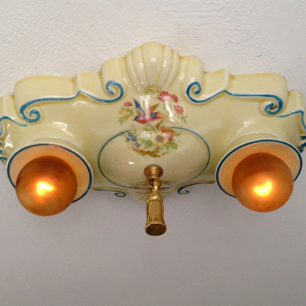 Antiguo alemán porcelana al ras montaje techo accesorio, crema pastelera con apliques de Bluebird, Rewired, c1933 Porcelier, cocina baño dormitorio