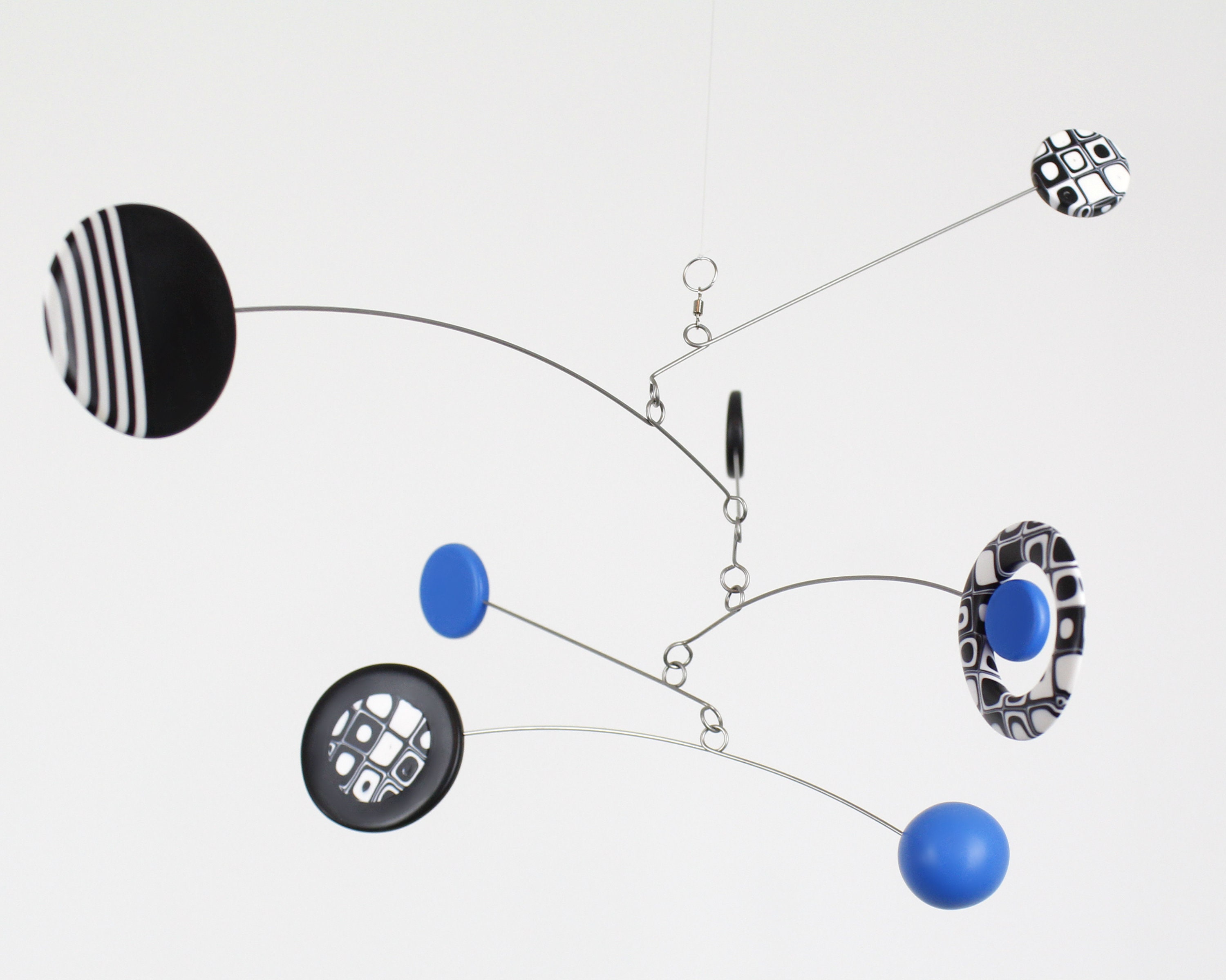 monochrome cot mobile