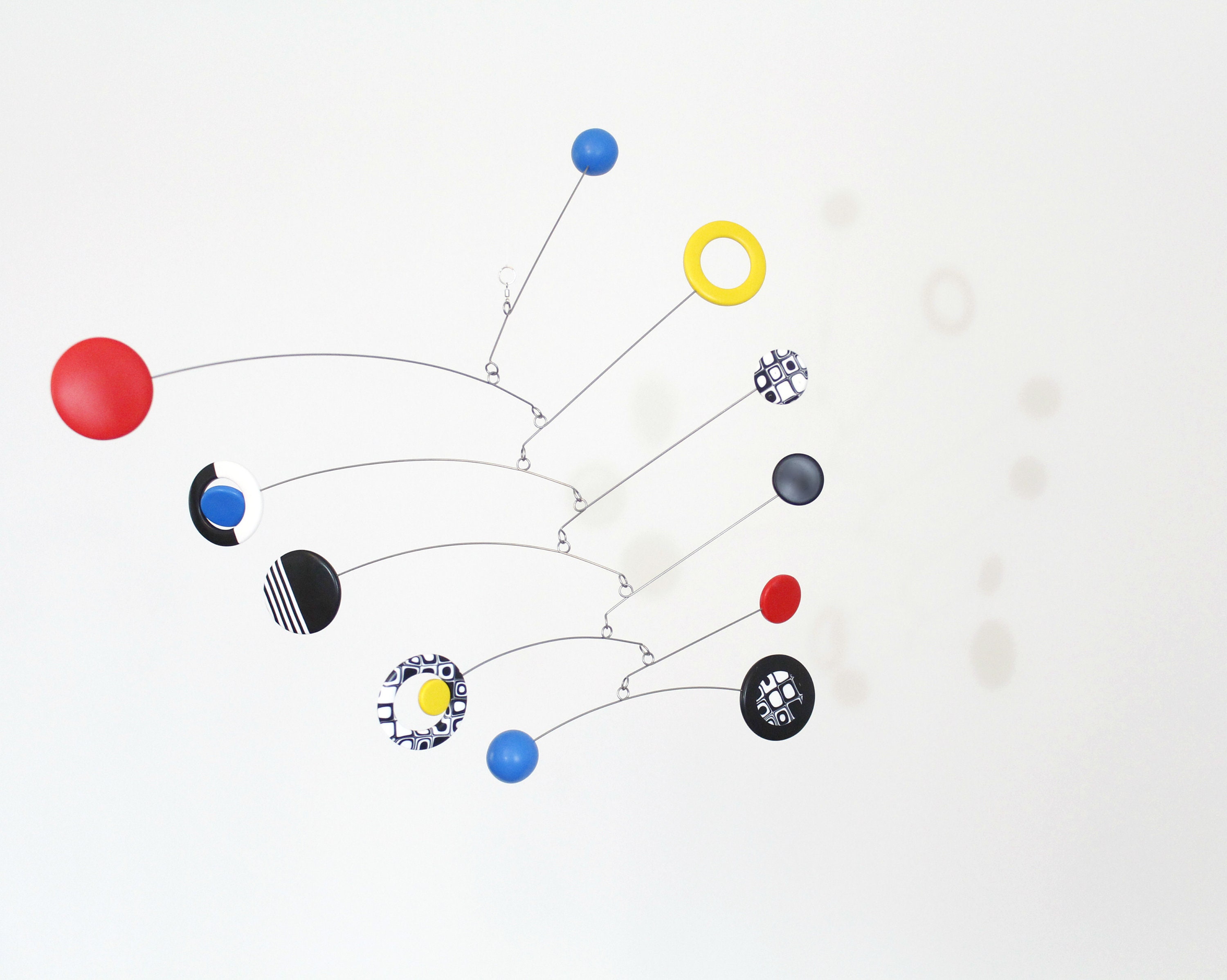 monochrome cot mobile