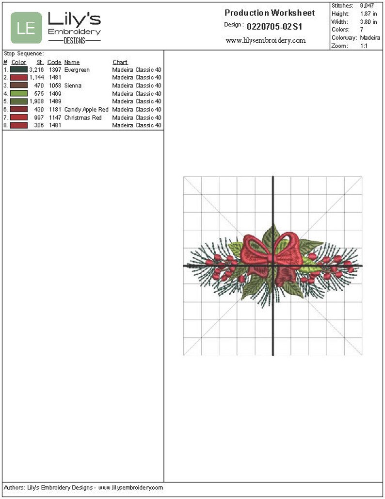 K&ouml;nnte beinhalten: Ein Weihnachts-Stickmuster mit einer roten Schleife, gr&uuml;nen Kiefern&auml;sten und roten Beeren. Das Design befindet sich auf einem Raster mit dem Text "Production Worksheet" und "Design: 0220705-02 S1" oben.