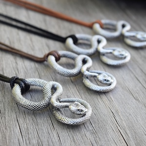 Verdrehte Schlange Kunstleder Halskette, Infinity Schlange, Uroboros Herren Halskette, Geschenk für ihn, kleiner Junge, Vatertag, Silber Ouroboros