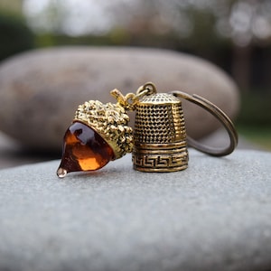 Acorn and Thimble Keychain, Peter Pan Wendy Kiss Couple&#39;s Gift Key Ring, Glass Acorn with Antique Gold Thimble Key Chain, Gift for Her