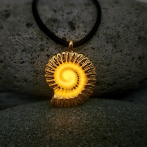 Glow Ursula Necklace, Orange Glowing Ariel Voice Necklace w/ Black Light, Sea Witch, Uma Costume Cosplay, Nautilus Antique Gold Spiral Shell