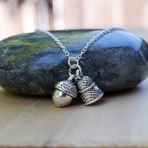 Peter Pan Wendy Kiss Necklace, Peter Wendy Darling Kiss Best Friend Necklaces, Acorn Thimble Couples Necklaces, Dainty Acorn Thimble Silver