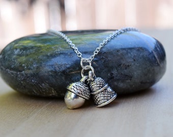 Peter Pan Wendy Kiss Necklace, Peter Wendy Darling Kiss Best Friend Necklaces, Acorn Thimble Couples Necklaces, Dainty Acorn Thimble Silver