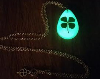 Glow Clover Necklace, Glow in the Dark Four Leaf Clover, St Patrick's Day, Glowing Green Saint Paddy's Irish 4 Leaf, Shamrock Keychain