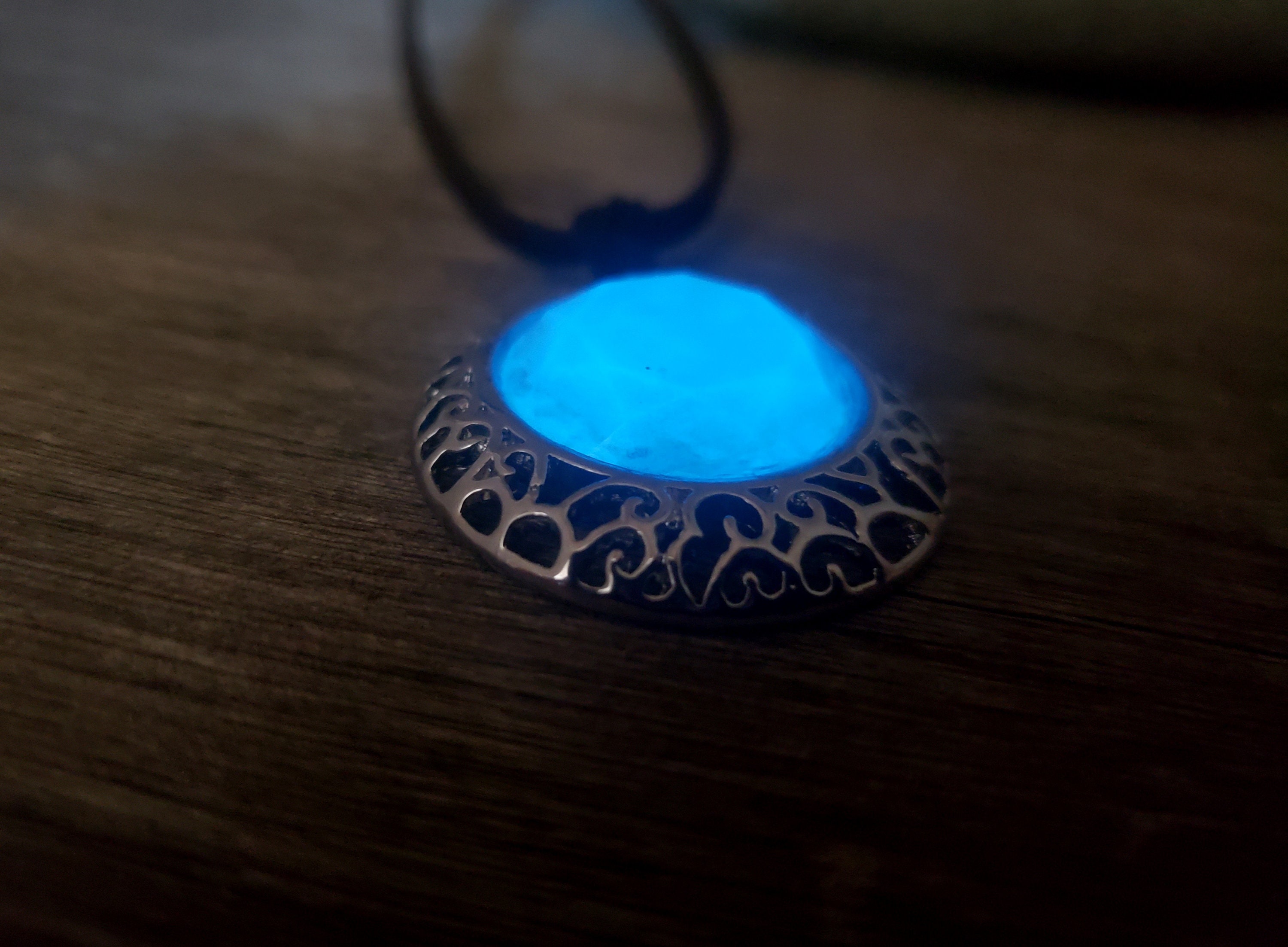 Werewolf Moonstone Glow Necklace, Glow in the Dark Zombies ...