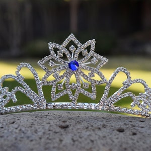 Snowflake Tiara, Elsa Costume Crown, Ice Queen Glass Rhinestone Tiara, Winter Wedding, Glow in the Dark Option, Silver Frozen Winter Crown