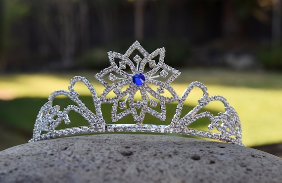 Maquillage de Princesse des Neiges au diadème