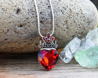 Evie Red Heart Necklace, Descendants Necklace, Red Heart Crown, Queen of Hearts Costume, Valentine's Day Gift, Gift for Her, Large or Small