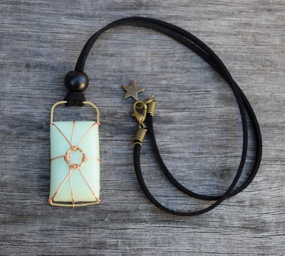 Collier Pendentif Lune Verte Imitation Pierre - Chaîne Argentée 50 Cm, Bijou Fantaisie