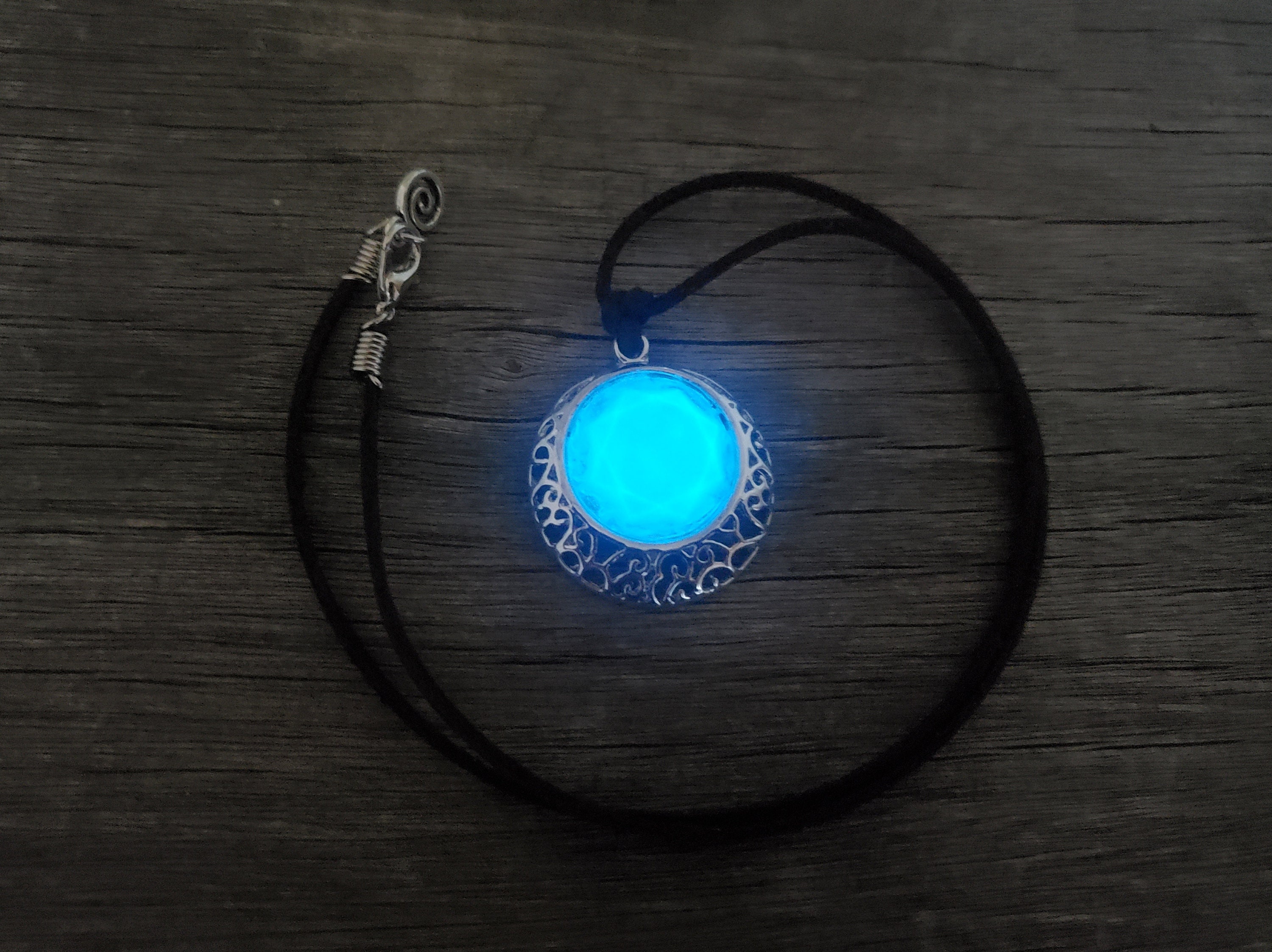 Glowing online moonstone necklace