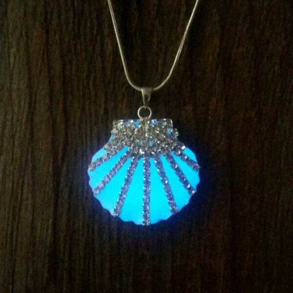 Mermaid Glow in the Dark Necklace, Blue Glowing Shell, Ariel Voice Seashell,  Beach Wedding, Glowing Necklace, Glow Pendant, Cruise BLUE