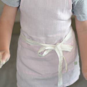 Linen apron for girls / Girl apron / Pink apron / Sustainable wear / Kids wear / Arts and crafts apron image 2