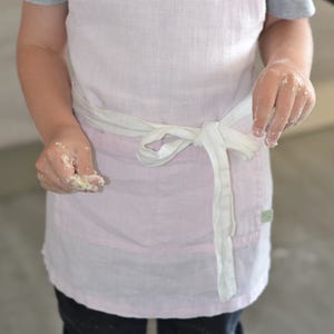 Linen apron for girls / Girl apron / Pink apron / Sustainable wear / Kids wear / Arts and crafts apron image 3